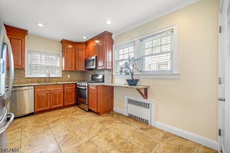 466 Beardsley Ave