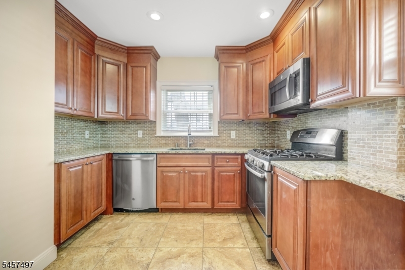 466 Beardsley Ave