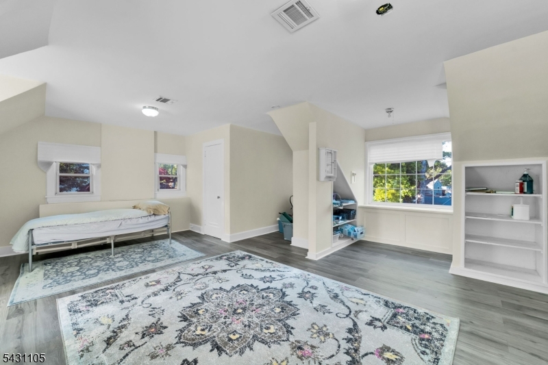 833 Salem Ave