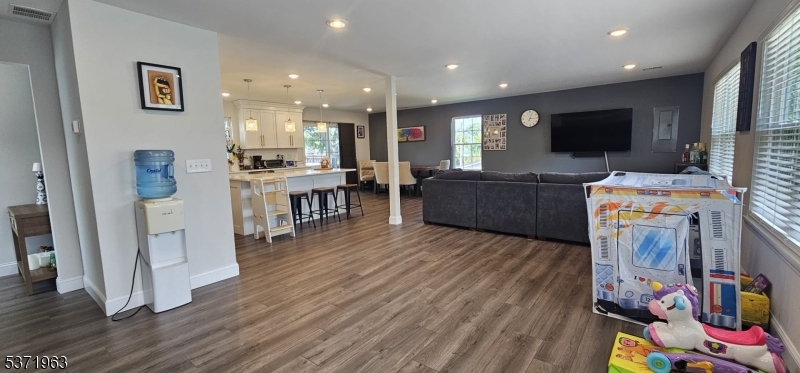 217 Seeley Ave
