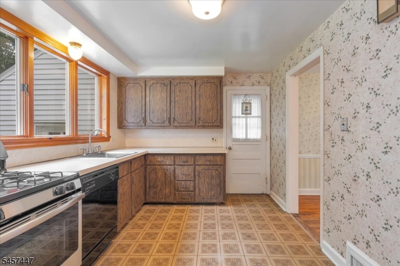 121 Passaic Ave