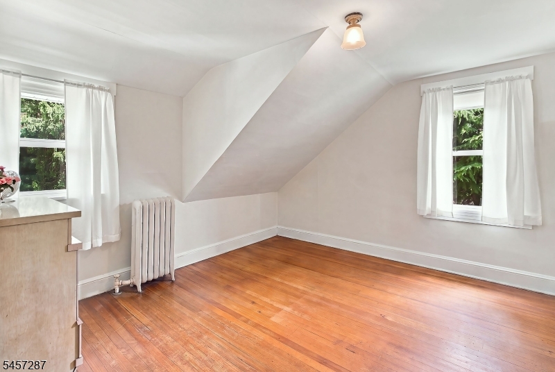 33 Pine St