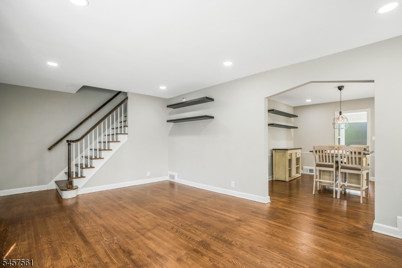 16 Pleasant Ave