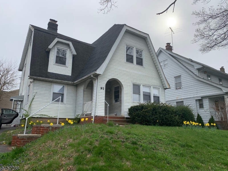 97 Elliot Pl