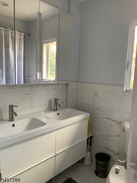 97 Elliot Pl