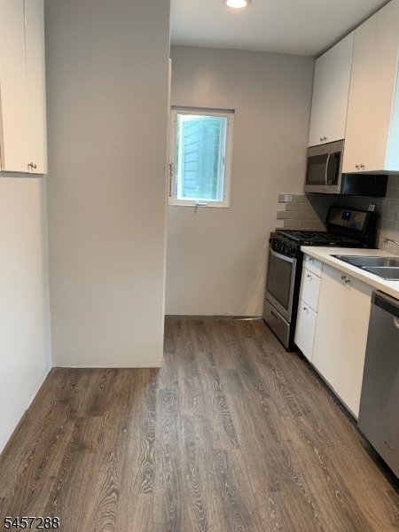 97 Elliot Pl
