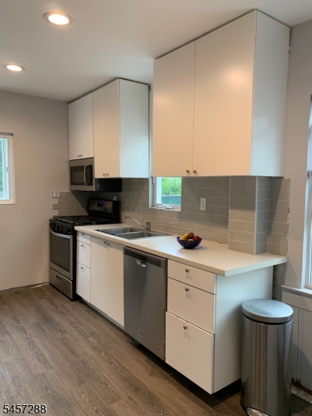 97 Elliot Pl