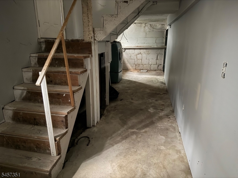 161 Hillside Ave