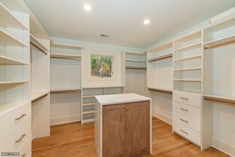 24 Cliffside Dr