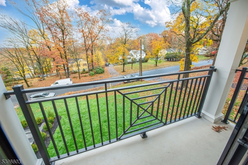 24 Cliffside Dr