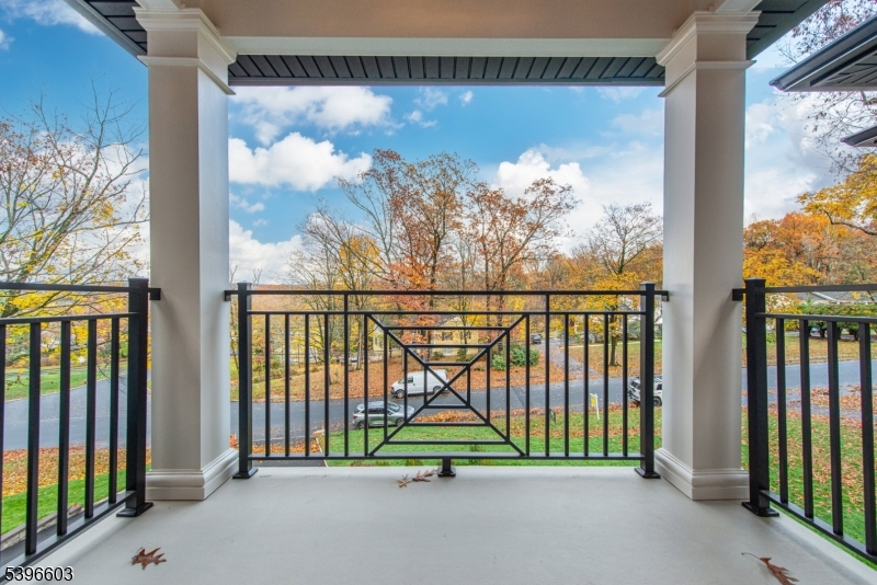 24 Cliffside Dr