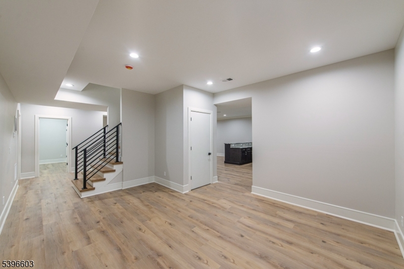 24 Cliffside Dr