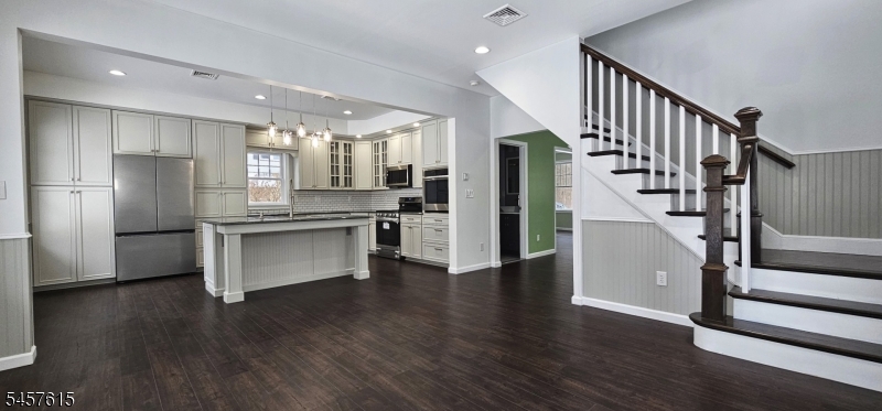 27 Forest Rd
