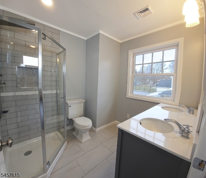 27 Forest Rd