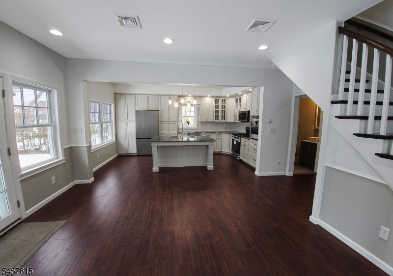 27 Forest Rd