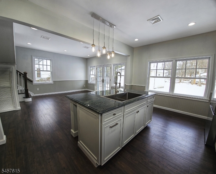 27 Forest Rd