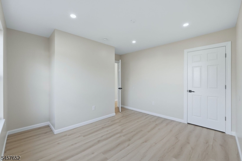 10 Delar Pkwy #A