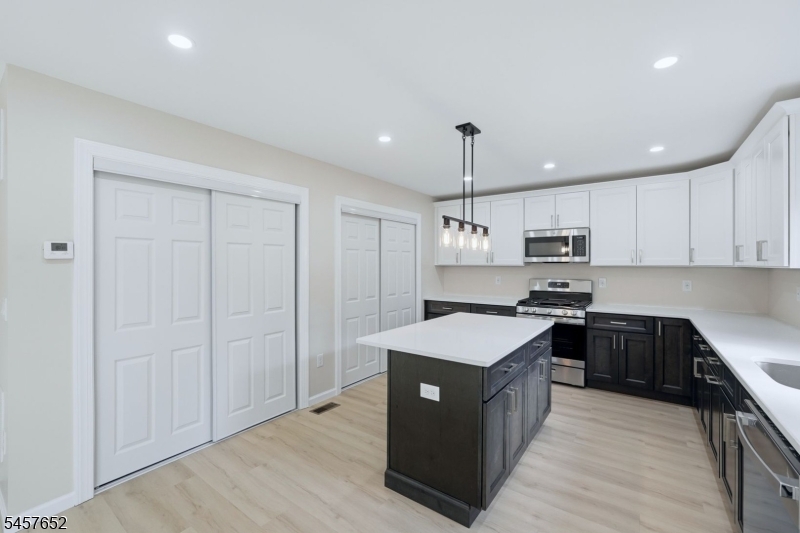 10 Delar Pkwy #A