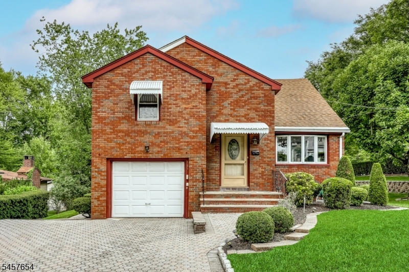 105 Arnot Pl