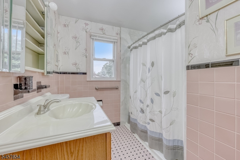 105 Arnot Pl
