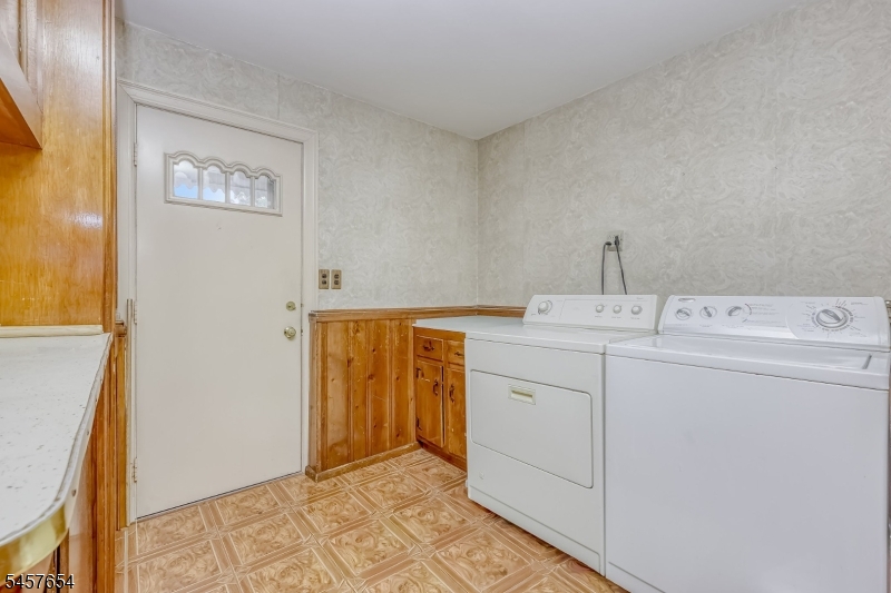 105 Arnot Pl