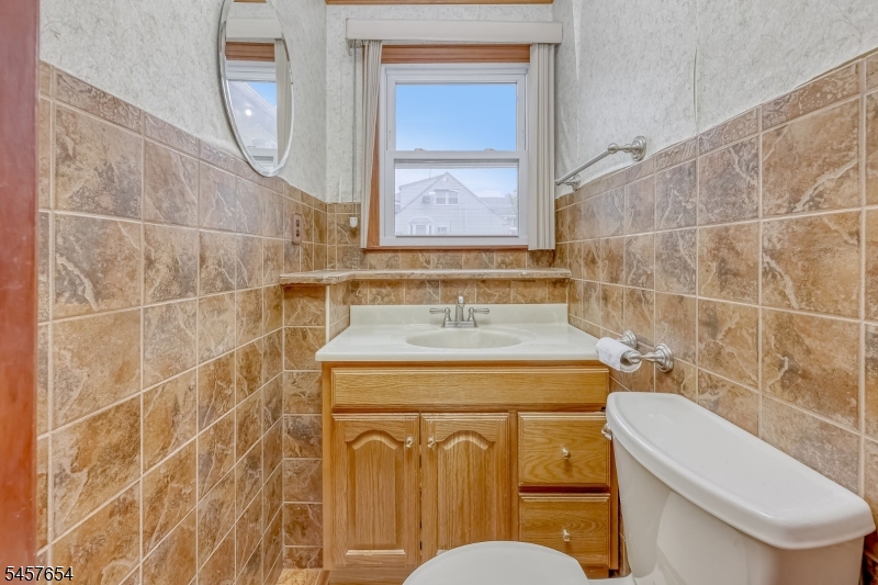 105 Arnot Pl