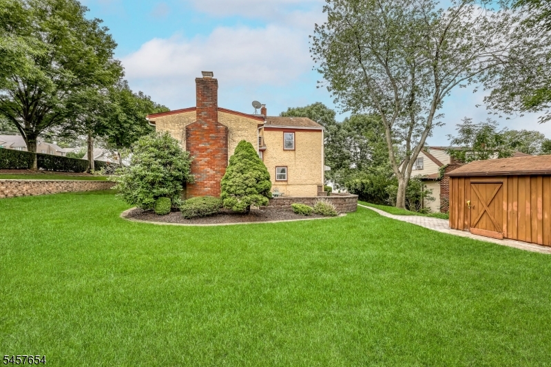 105 Arnot Pl