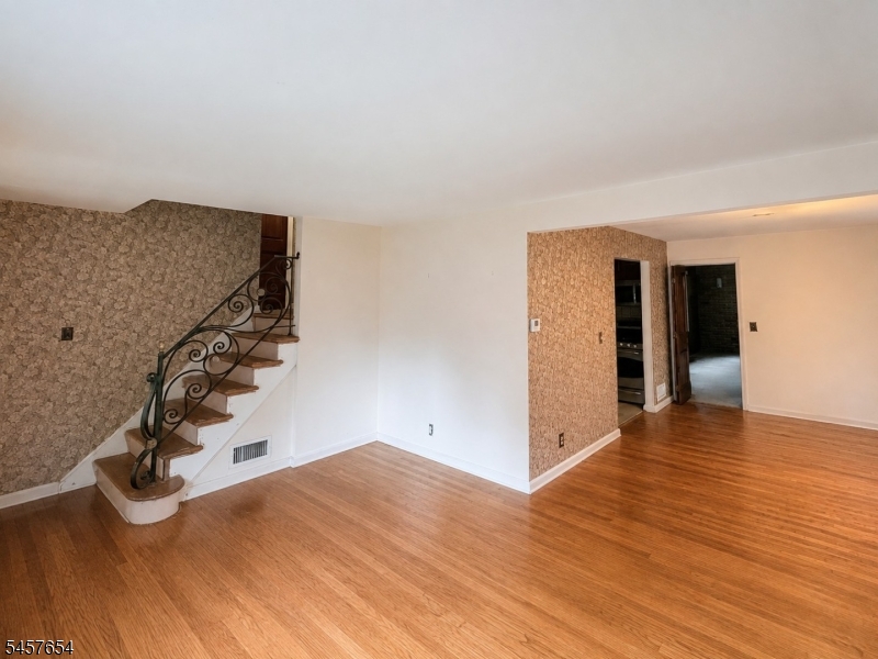 105 Arnot Pl