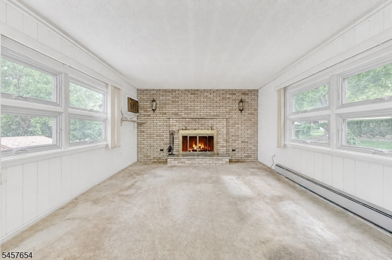 105 Arnot Pl