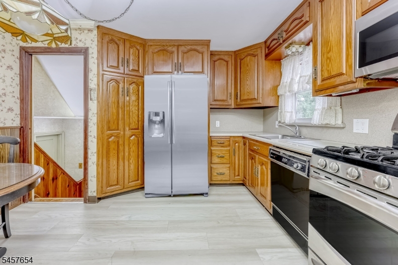 105 Arnot Pl