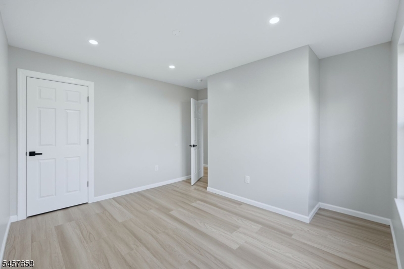 10 Delar Pkwy #B