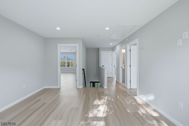 10 Delar Pkwy #B