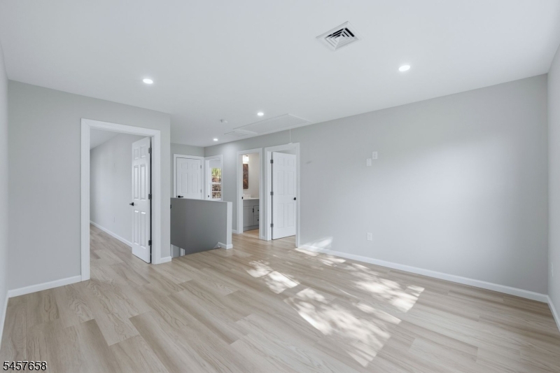 10 Delar Pkwy #B