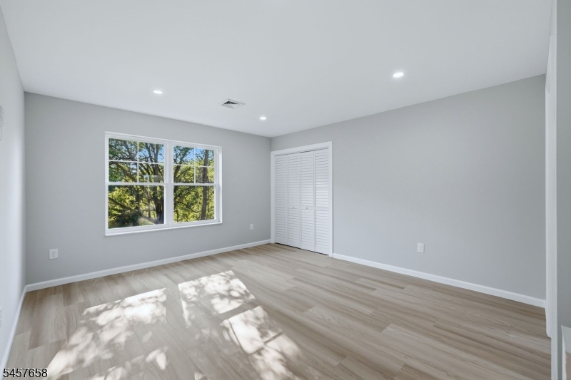10 Delar Pkwy #B