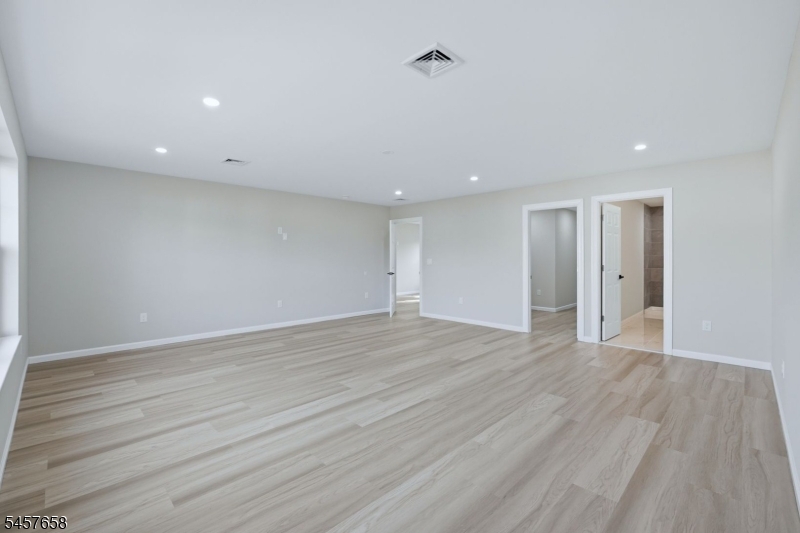 10 Delar Pkwy #B