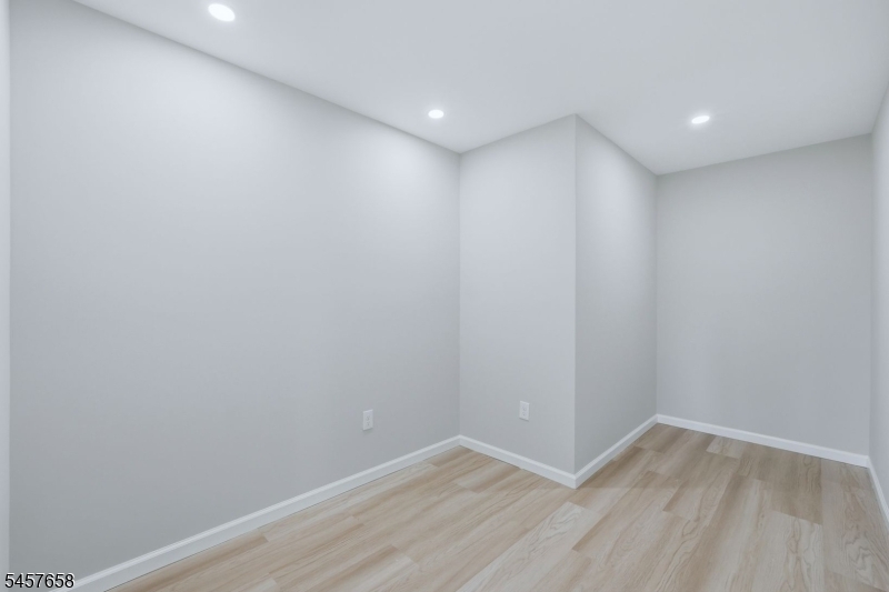 10 Delar Pkwy #B