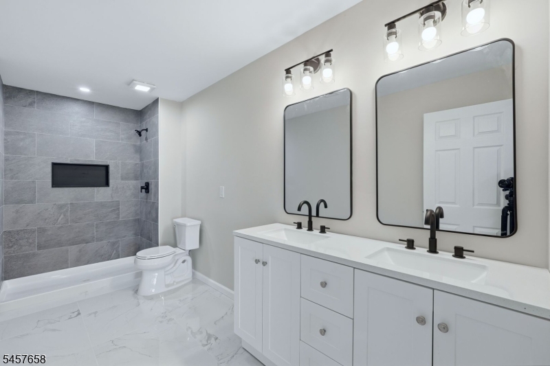 10 Delar Pkwy #B