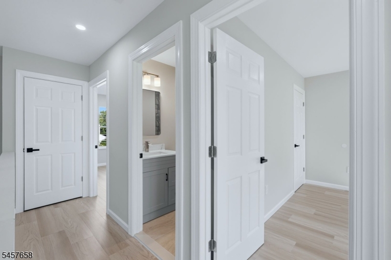 10 Delar Pkwy #B