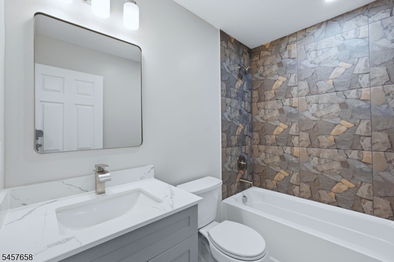 10 Delar Pkwy #B