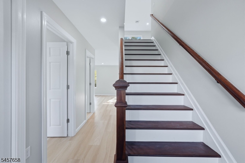 10 Delar Pkwy #B