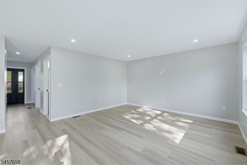 10 Delar Pkwy #B