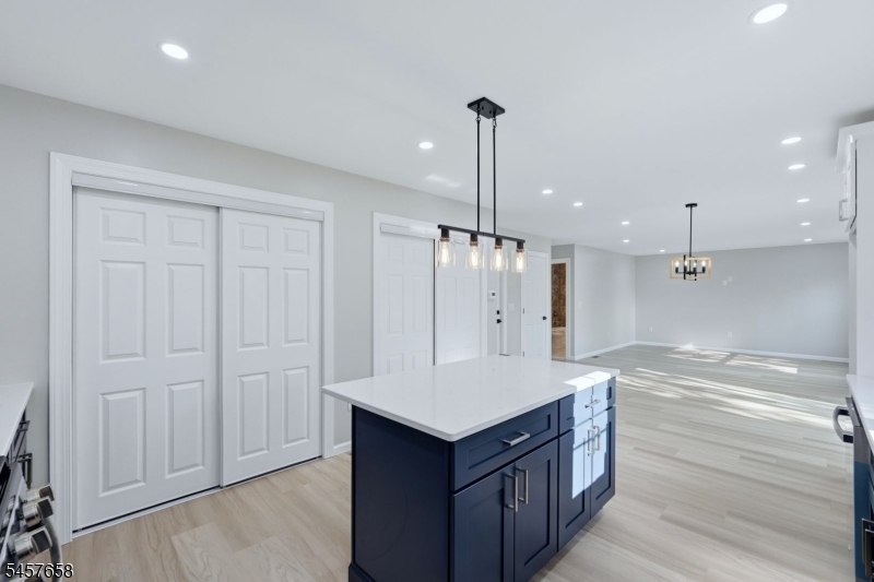 10 Delar Pkwy #B