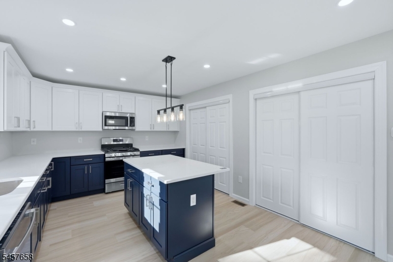 10 Delar Pkwy #B