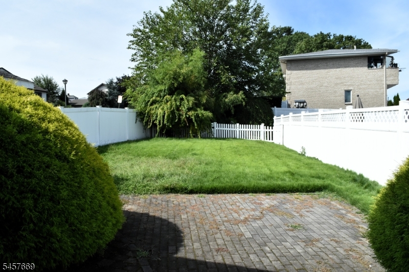 3 Linden Ave