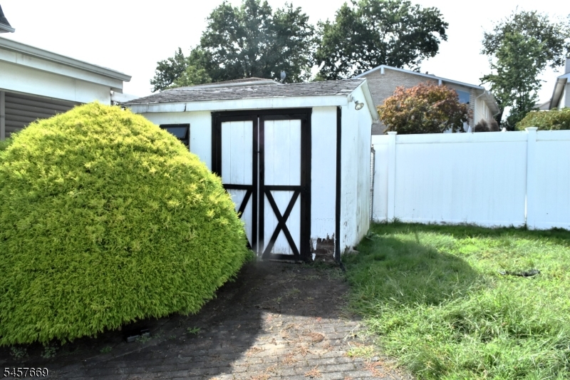 3 Linden Ave