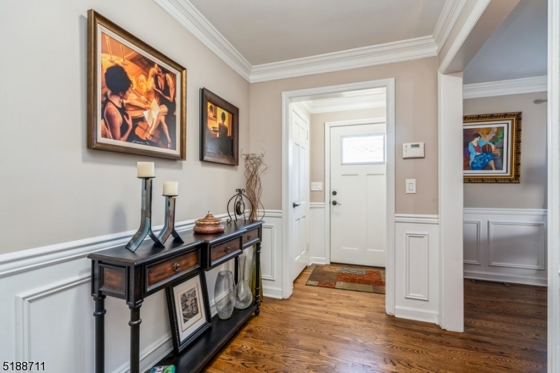 69 Vanderveer Ave