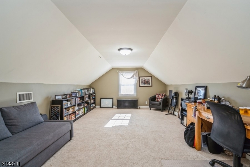 69 Vanderveer Ave