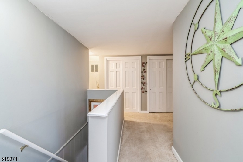 69 Vanderveer Ave