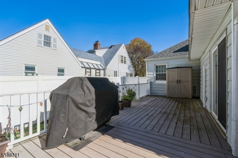 69 Vanderveer Ave