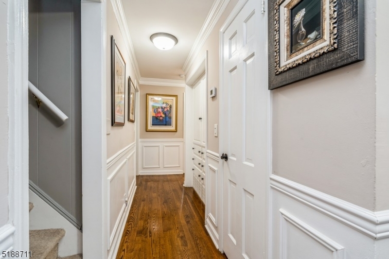 69 Vanderveer Ave
